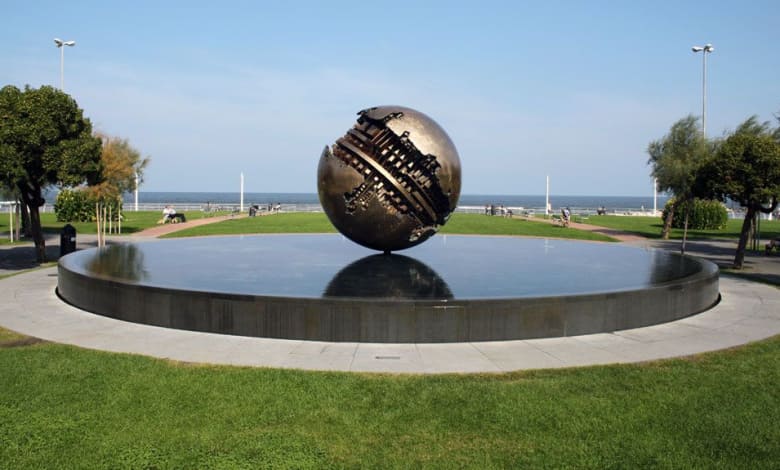 Sfera Grande Pesaro Arnaldo Pomodoro